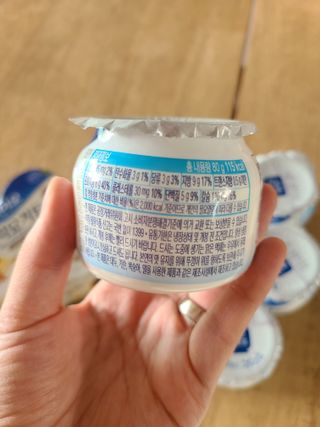 매일바이오 그릭요거트 오리지널 플레인 4개, 로스터리 커피믹스 4개 — 4.5점을 준 리뷰어가 2021년 12월 올린 사용 사진