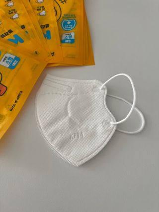 아토팜 블라블라 황사방역 마스크 KF94 — 5점을 준 리뷰어가 2021년 10월 올린 사용 사진