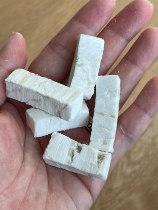 [펫시밀] 원물그대로 영양듬뿍 동결건조 왕북어트릿300g,왕치킨트릿400g,열빙어트릿300g 대용량 간식 — 5점을 준 리뷰어가 2023년 5월 올린 사용 사진