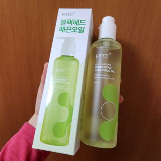 비알티씨 BRTC 안티폴루션 앤 블랙헤드 클렌징오일 300ml — 5점을 준 리뷰어가 2022년 12월 올린 사용 사진