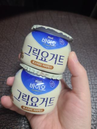 매일바이오 그릭요거트 오리지널 플레인 4개, 로스터리 커피믹스 4개 — 3점을 준 리뷰어가 2021년 12월 올린 사용 사진