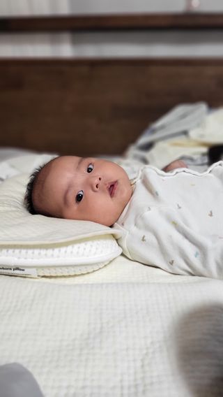 일상유희 newborn 뉴본필로우 아기두상관리베개 — 5점을 준 리뷰어가 2023년 1월 올린 사용 사진