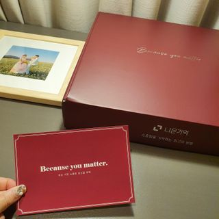 니은기억 휴대폰 속 인생샷을 담는 인생샷 액자 이태리 수입산 원목 프레임 — 5점을 준 리뷰어가 2021년 6월 올린 사용 사진