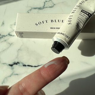 멈칫(MUMCHIT) 넥퍼퓸 NECKPERFUME 2가지 향 — 5점을 준 리뷰어가 2021년 11월 올린 사용 사진