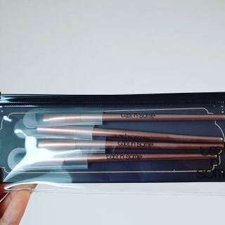 툴앤썸 로즈골드 에디션 아이 메이크업 브러쉬 4종+툴앤썸 어썸 블랙 멜로우 블렌딩 스펀지 — 5점을 준 리뷰어가 2021년 2월 올린 사용 사진