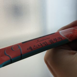 리넥무역 에스나인 콤부차 건강발효 콤부함량59 자몽 5gx10포 — 5점을 준 리뷰어가 2021년 7월 올린 사용 사진