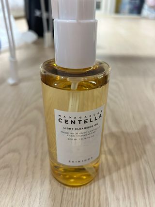 스킨1004 [SKIN1004] 마다가스카르 센텔라 라이트 클렌징 오일 200ml — 5점을 준 리뷰어가 2024년 7월 올린 사용 사진