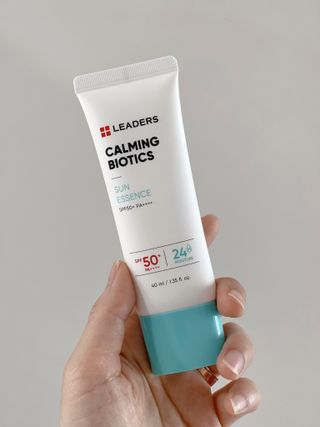 리더스코스메틱 리더스 카밍 바이오틱스 선 에센스 SPF 50+ PA++++ — 4.5점을 준 리뷰어가 2022년 7월 올린 사용 사진