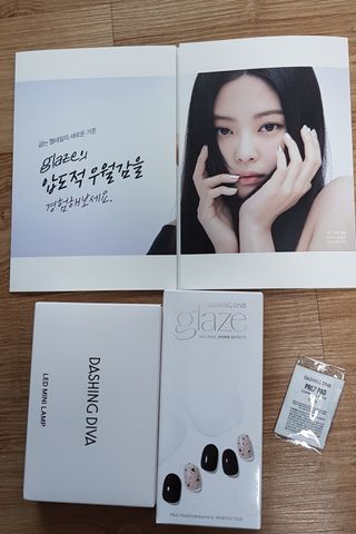 데싱디바 글레이즈 젤네일 시리얼 네일_4종 중 택 1 — 5점을 준 리뷰어가 2021년 10월 올린 사용 사진