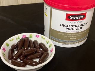 Swisse 스위스 고함량 프로폴리스 2,000mg 210정 — 5점을 준 리뷰어가 2021년 12월 올린 사용 사진