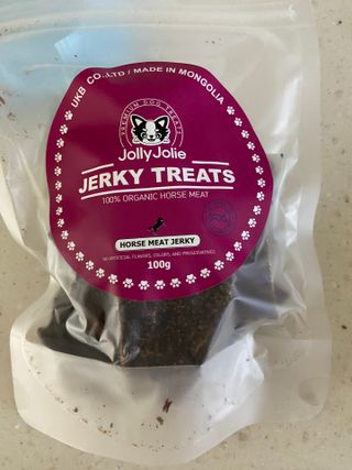 [졸리졸리] 말고기 육포 간식 (HORSE MEAT JERKY) — 5점을 준 리뷰어가 2023년 1월 올린 사용 사진