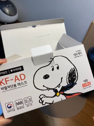 JHWORLD 스누피 마스크 정품 스누피 KF-AD 국내 비말차단 아동용 성인용 일회용 덴탈마스크 50매 — 4점을 준 리뷰어가 2021년 8월 올린 사용 사진