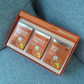 서울약사신협_내몸애발란스멀티비타민앤미네랄파워업_800mg x 90정 — 5점을 준 리뷰어가 2021년 5월 올린 사용 사진