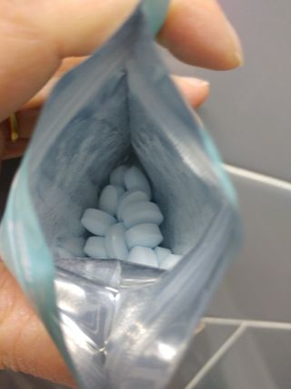 입 냄새 완화에 도움을 주는 에티켓 캔디 앳캔디 스트롱민트 — 5점을 준 리뷰어가 2021년 2월 올린 사용 사진