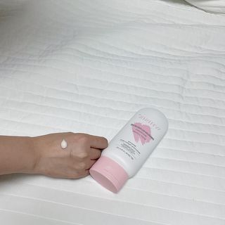 위시스 프리미엄 글루타치온  화이트닝 바디로션 — 5점을 준 리뷰어가 2022년 12월 올린 사용 사진