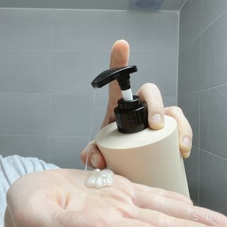 프리마인 더이상 뻣뻣하고 효과없는 탈모샴푸는 NO. 근본부터 케어하는 셀베이스 그린티샴푸(500ml) — 5점을 준 리뷰어가 2023년 2월 올린 사용 사진