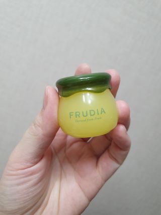 [후르디아] 유아부터 어른까지, 안심 아보카도 립밤 듀오 세트 — 5점을 준 리뷰어가 2024년 1월 올린 사용 사진