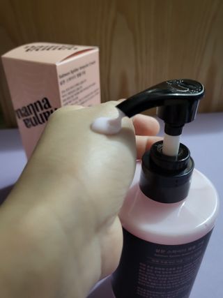 난나 살몬 스파이더 검버섯 미백 톤업 화이트닝 연어 앰플 크림 300ml 대용량 — 5점을 준 리뷰어가 2022년 9월 올린 사용 사진