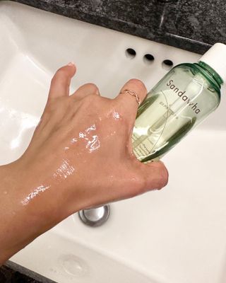 스킨큐어 산다화 순한 클렌징 동백 오일 200ml — 5점을 준 리뷰어가 2023년 8월 올린 사용 사진