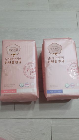 나무드 [유한킴벌리] 좋은느낌 유기농 순면 린넨블렌딩 생리대,롱라이너 중형 36매 1개 + 대형 32매 1개 — 5점을 준 리뷰어가 2021년 10월 올린 사용 사진