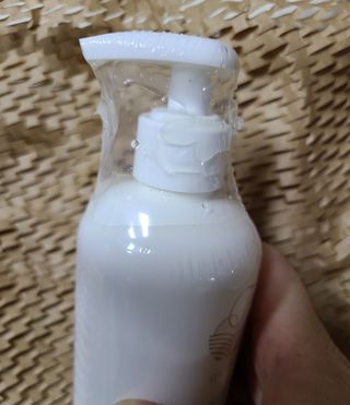 mom e 맘이 내추럴 베이비 케어 샴푸앤바스+로션 — 5점을 준 리뷰어가 2021년 1월 올린 사용 사진