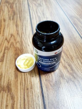 서울약사신협 네이처픽_알티지오메가3_1,205mg x 180캡슐 — 5점을 준 리뷰어가 2021년 9월 올린 사용 사진