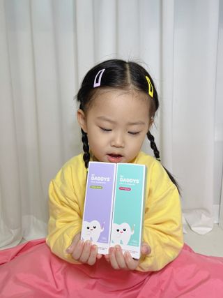 닥터데디스 안심저불소 키즈치약 (라즈베리, 청포도향 중 택 1) 60g +  여행용 미니 치약 15g — 5점을 준 리뷰어가 2022년 11월 올린 사용 사진