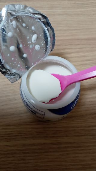 매일바이오 그릭요거트 오리지널 플레인 4개, 로스터리 커피믹스 4개 — 5점을 준 리뷰어가 2021년 12월 올린 사용 사진
