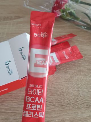 [인디닥터] 타이탄 BCAA 프로틴 젤리스틱 — 5점을 준 리뷰어가 2022년 5월 올린 사용 사진