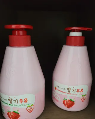 [과일나라] 피부가 마시는 딸기우유 바디클렌저&바디로션 — 5점을 준 리뷰어가 2022년 10월 올린 사용 사진