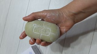 제이제이바이오 허브마사지바 올인원 알약비누 — 5점을 준 리뷰어가 2021년 11월 올린 사용 사진