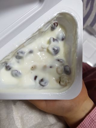 남양유업 또깍 접어 떠먹는 불가리스 2종 — 5점을 준 리뷰어가 2021년 1월 올린 사용 사진