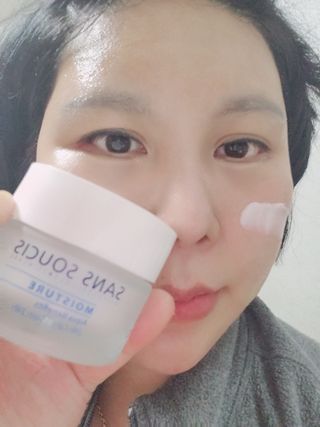산수시 아쿠아 베네핏 24h 수부지 물광 속건조 수분크림 50ml — 5점을 준 리뷰어가 2021년 6월 올린 사용 사진