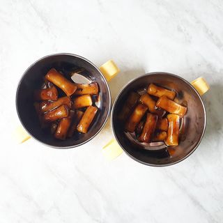 유비쿡 컵떡볶이 매운컵떡볶이2개/ 짜장컵떡볶이 2개  총 4개세트 — 5점을 준 리뷰어가 2021년 6월 올린 사용 사진