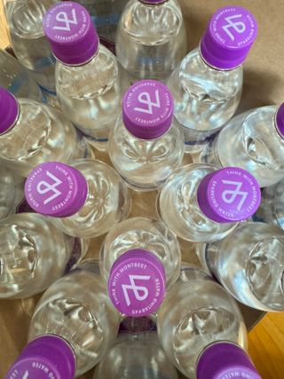 몽베스트 Montbest with Sparkling water 플레인/라임/레몬 20병(랜덤) — 4.5점을 준 리뷰어가 2024년 5월 올린 사용 사진
