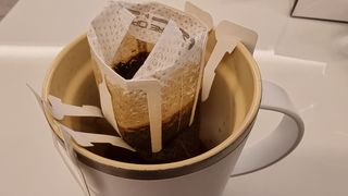 도이퉁 드립백 커피 60g 다크로스트 미디움로스트 — 3점을 준 리뷰어가 2021년 3월 올린 사용 사진