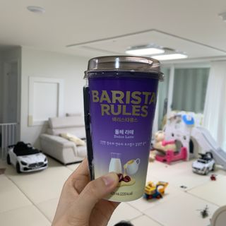 바리스타룰스 돌체 라떼 — 5점을 준 리뷰어가 2023년 4월 올린 사용 사진
