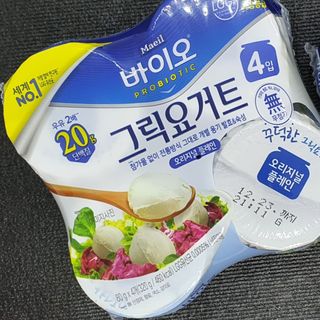매일바이오 그릭요거트 오리지널 플레인 4개, 로스터리 커피믹스 4개 — 5점을 준 리뷰어가 2021년 12월 올린 사용 사진