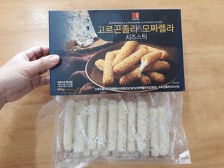 디케이식품(주) 고르곤졸라&모짜렐라 치즈스틱 400g — 5점을 준 리뷰어가 2023년 3월 올린 사용 사진