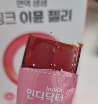 [인디닥터] 면역 생생 핑크 이뮨 젤리 — 4점을 준 리뷰어가 2022년 4월 올린 사용 사진