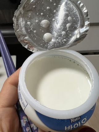 매일바이오 그릭요거트 오리지널 플레인 4개, 로스터리 커피믹스 4개 — 5점을 준 리뷰어가 2021년 12월 올린 사용 사진