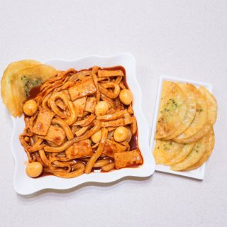 [푸딩팩토리] 즉석누들떡볶이 540g + 대구전통 납작만두 260g — 5점을 준 리뷰어가 2022년 12월 올린 사용 사진