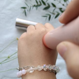 바르는뷰티 데생멀티밤 식물유래성분 97 저분자콜라겐 피부수분 미백 주름개선 멀티밤스틱 — 4.5점을 준 리뷰어가 2021년 11월 올린 사용 사진