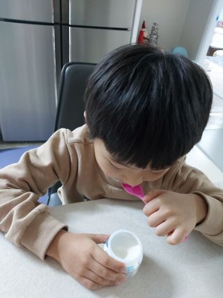 매일바이오 그릭요거트 오리지널 플레인 4개, 로스터리 커피믹스 4개 — 4점을 준 리뷰어가 2021년 12월 올린 사용 사진