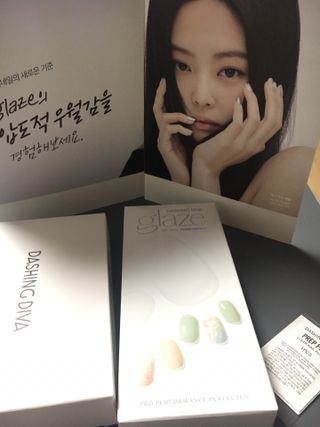 데싱디바 글레이즈 젤네일 포일 이펙트 네일_4종 중 택 1 — 5점을 준 리뷰어가 2021년 9월 올린 사용 사진