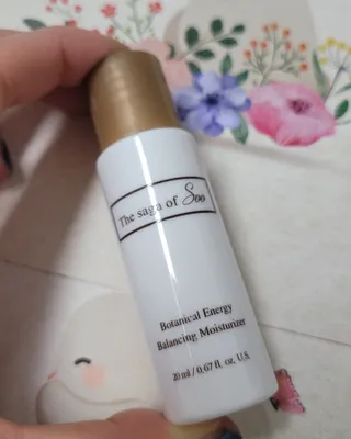 더사가오브수 [사가수] 효혜윤 보태니컬 에너지 에센스인로션 20ml /아이포올 스틱 3g — 5점을 준 리뷰어가 2023년 2월 올린 사용 사진