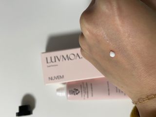 러브모아 향수 고체향수 승무원 고체향수 바르는 향수 니치향수 도손 우드세이지 앤 씨솔트 — 4.5점을 준 리뷰어가 2022년 10월 올린 사용 사진