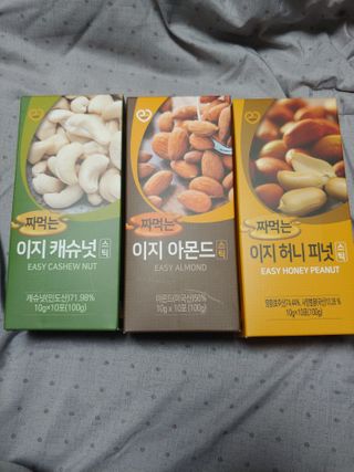 짜먹는 이지견과 짜먹는 이지아몬드, 짜먹는 이지허니피넛, 짜먹는 이지캐슈넛 각 10g X  10포 — 4점을 준 리뷰어가 2021년 2월 올린 사용 사진