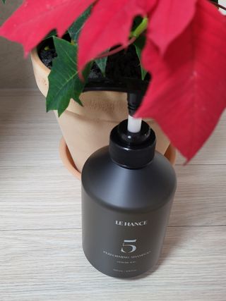 르핸스 퍼포밍 5 샴푸 비반트 포렛/베티버 포그 — 5점을 준 리뷰어가 2023년 1월 올린 사용 사진