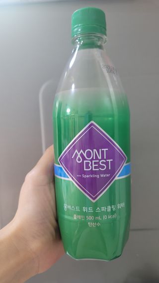 몽베스트 Montbest with Sparkling water Plain 20병 — 3.5점을 준 리뷰어가 2021년 11월 올린 사용 사진
